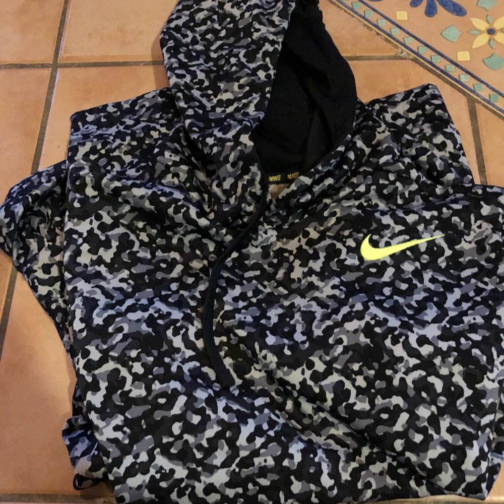 Camo Nike therma hoodie